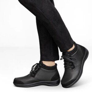 Milano Ankle Boot Shoe Women's Sz 9 X-Wide (2E) New in box